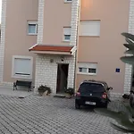 Ana